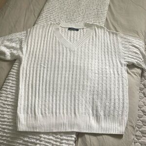 Dokotoo White Short Sleeve V-neck Sweater